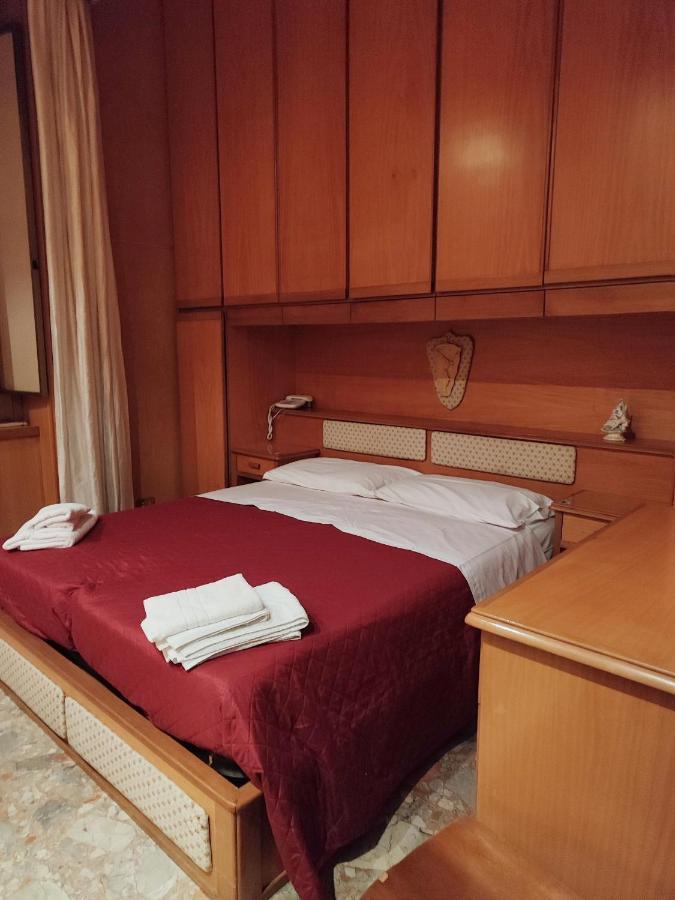 Napoli Residenza Castiglia Apartamento Exterior foto